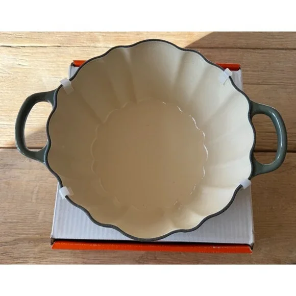 Le Creuset Enameled Cast Iron Pumpkin Cocotte 4 qt Thyme Green Gold Knob NEW - Picture 5 of 9